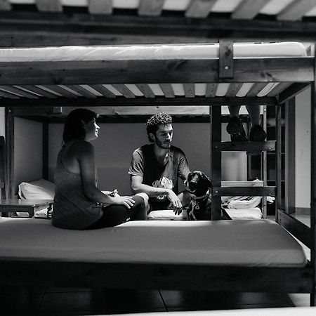 El Refugi Hostel Arboli Bagian luar foto