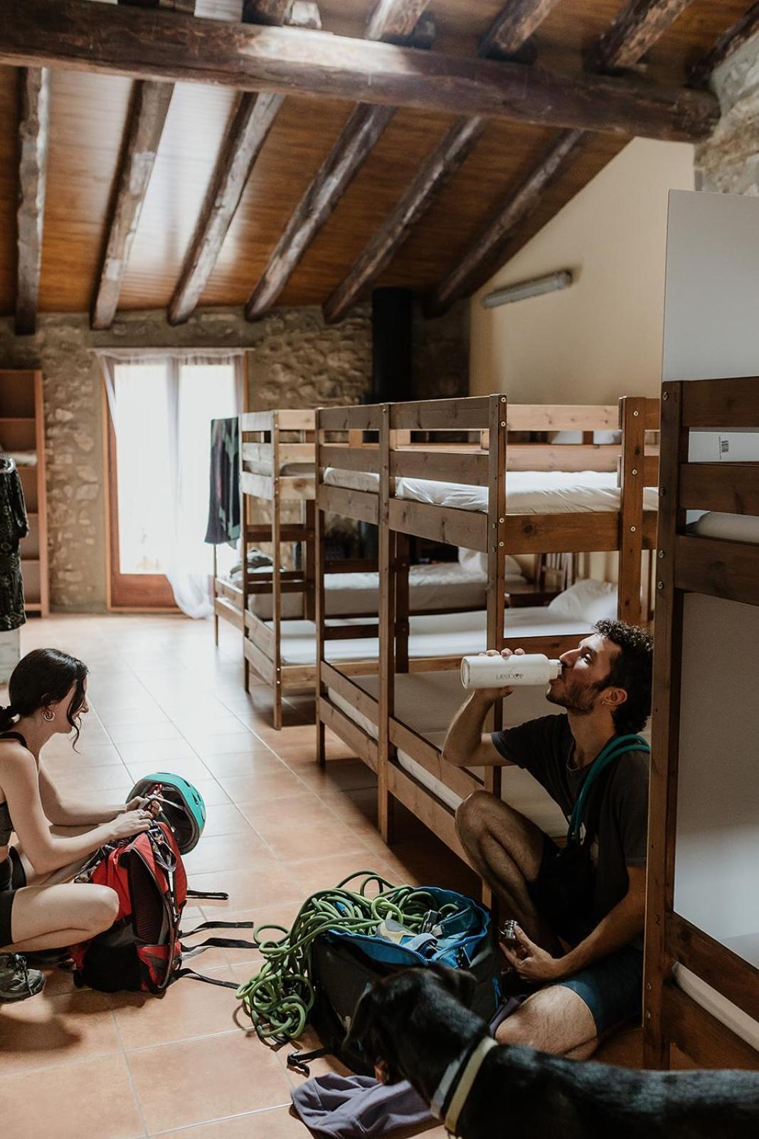 El Refugi Hostel Arboli Bagian luar foto